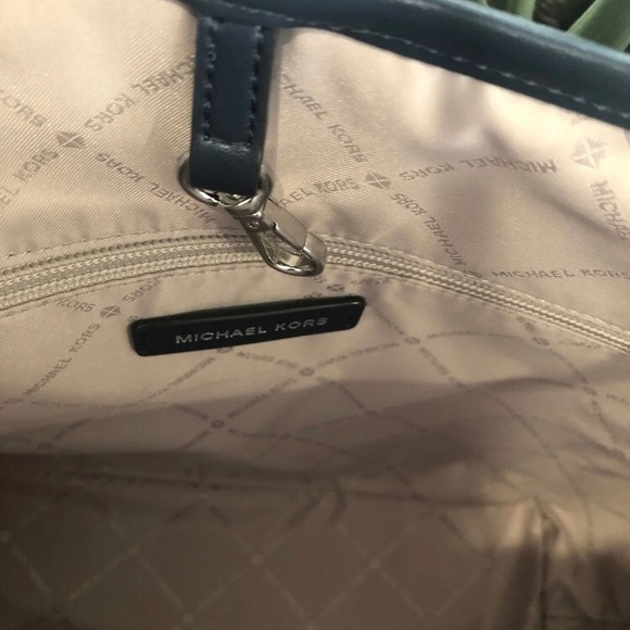 Michael Kors Jet Set Carryall Tote Navy Patent - Picture 8 of 11